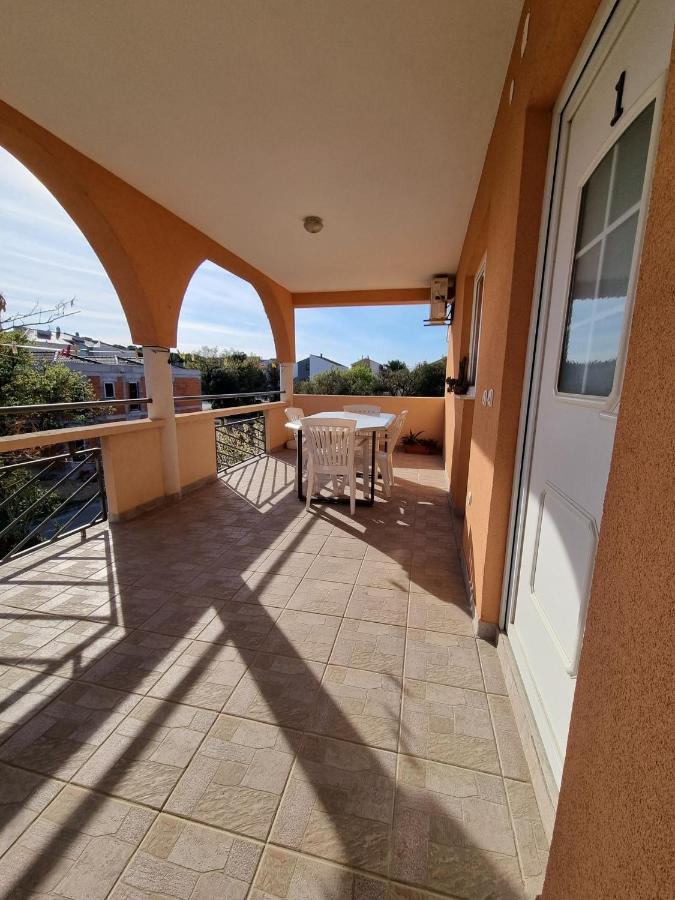 Apartments Vanja Skara Biograd Biograd Na Moru Eksteriør bilde